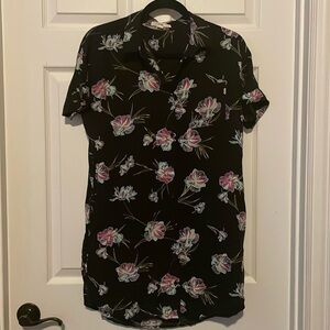Vans shorts sleeve shirt dress, women’s size small, black floral button down
